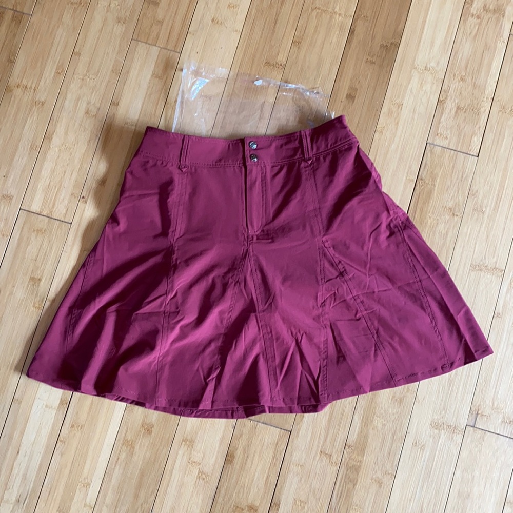 Sahalie red/mauve skirt with built in shorts sz 10
